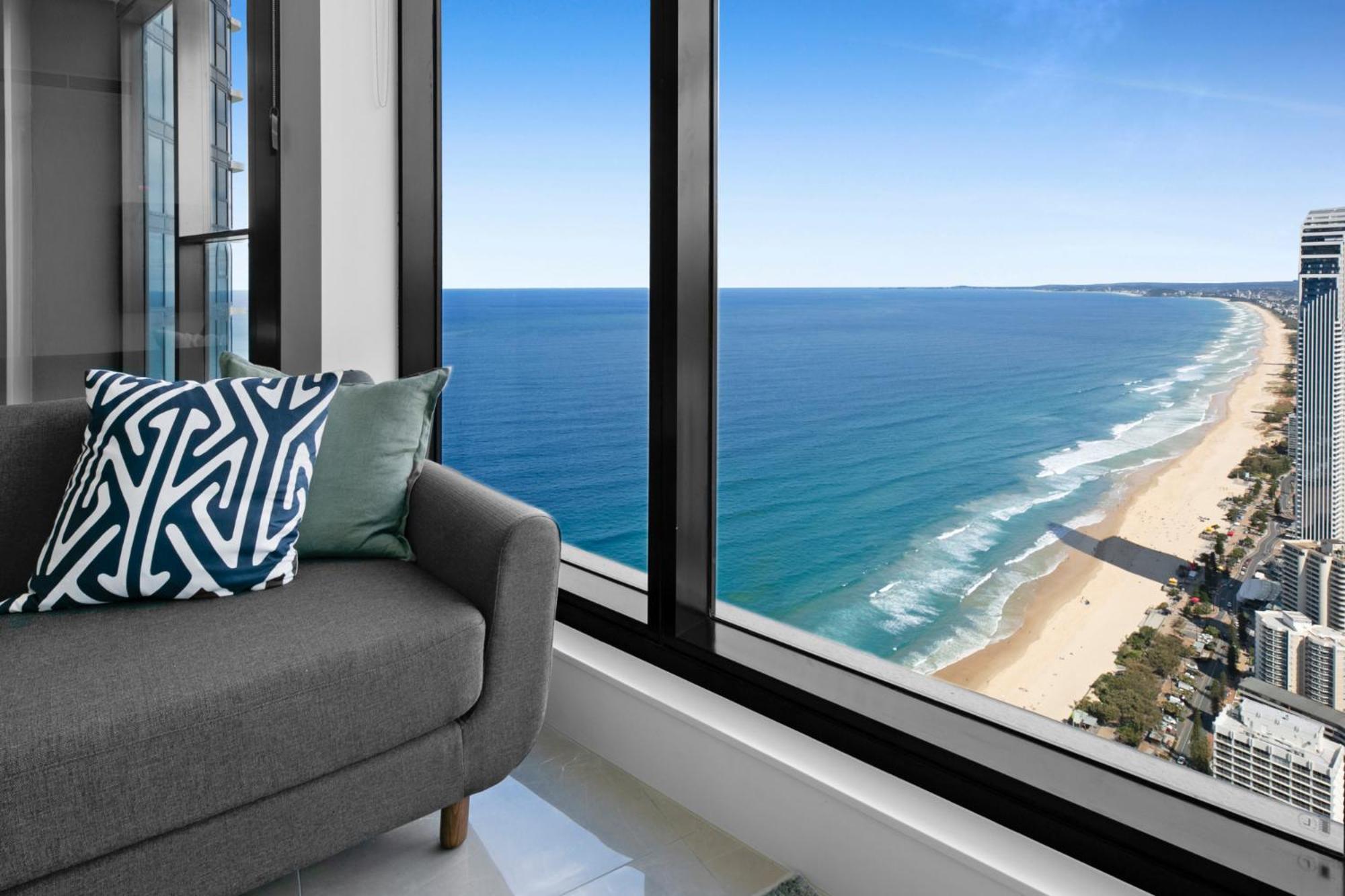 Oceanfront 2-bed With Spectacular View, Pool & Gym * Gold Coast
