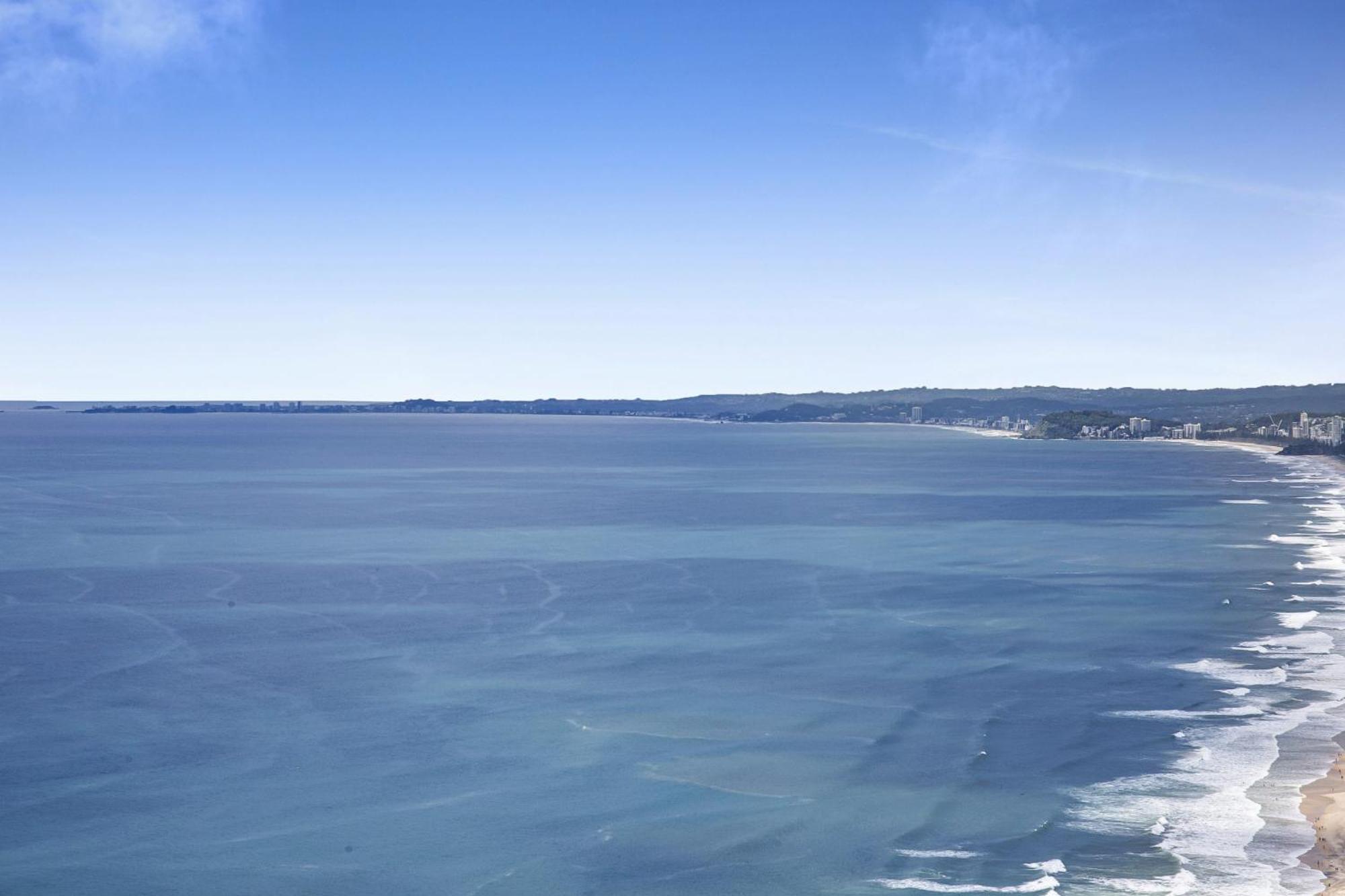Oceanfront 2-bed With Spectacular View, Pool & Gym *