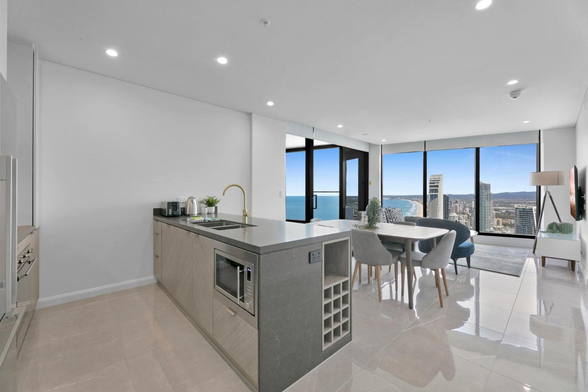 Oceanfront 2-bed With Spectacular View, Pool & Gym Apartment