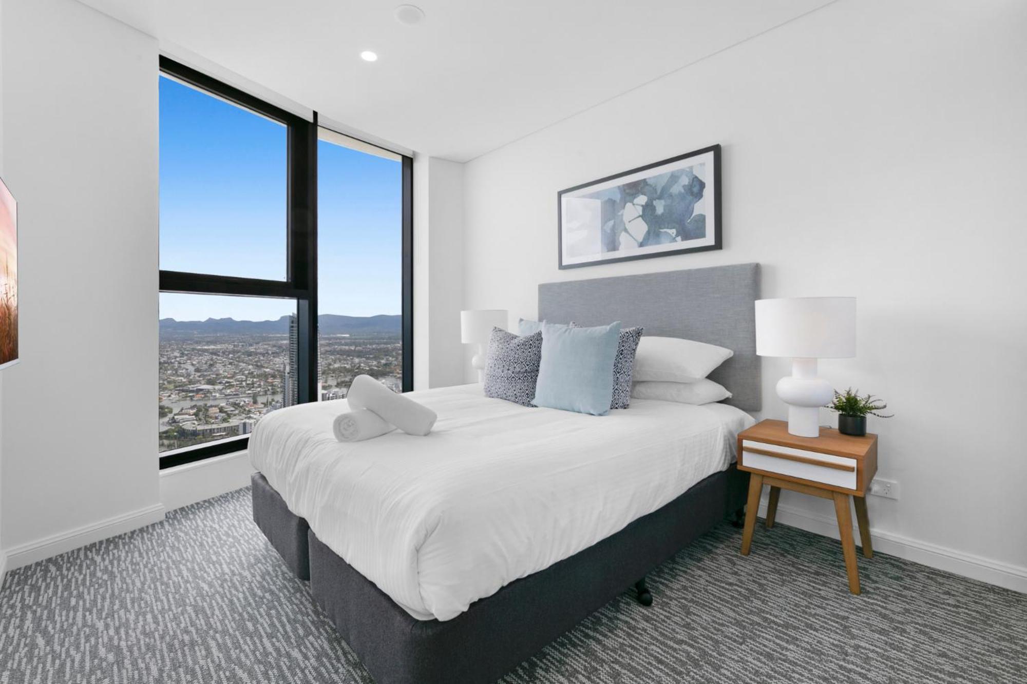 Oceanfront 2-bed With Spectacular View, Pool & Gym *