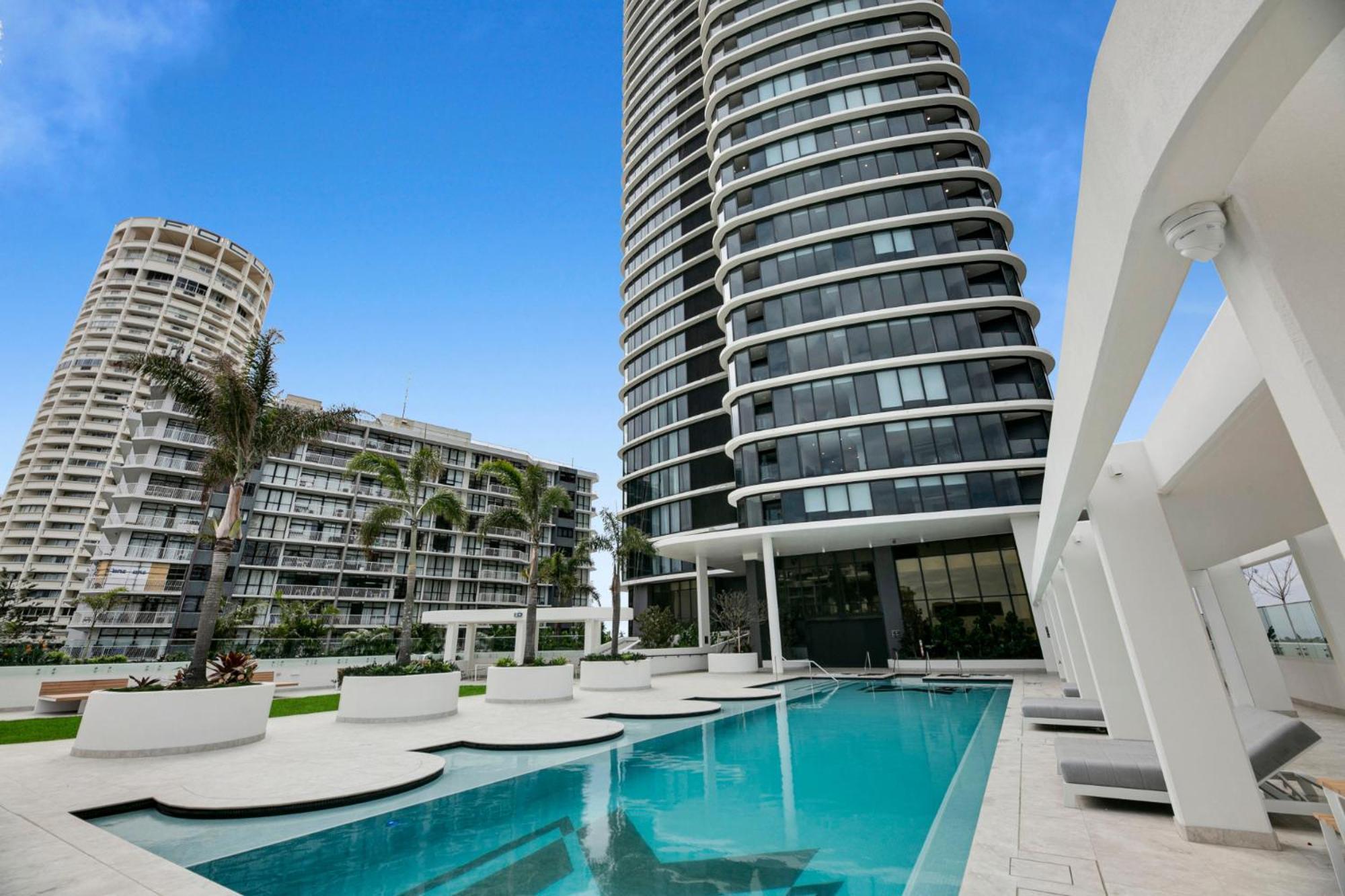 Oceanfront 2-bed With Spectacular View, Pool & Gym