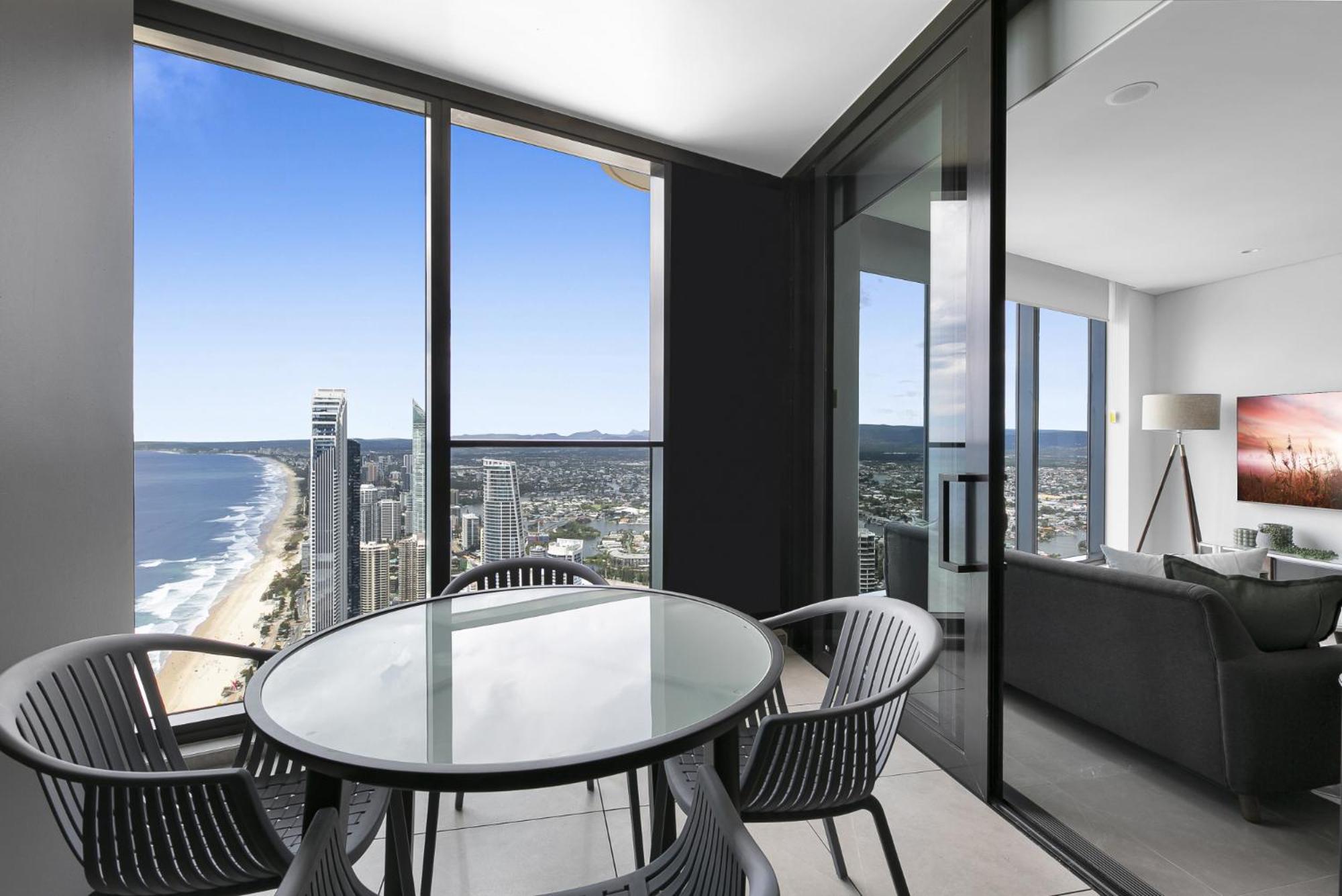 Oceanfront 2-bed With Spectacular View, Pool & Gym Apartment *