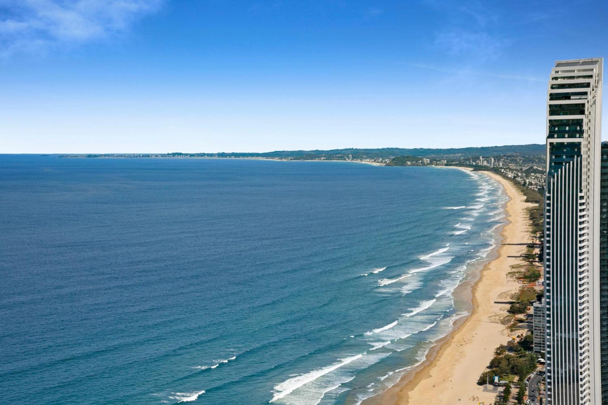 Apartment Oceanfront 2-bed With Spectacular View, Pool & Gym