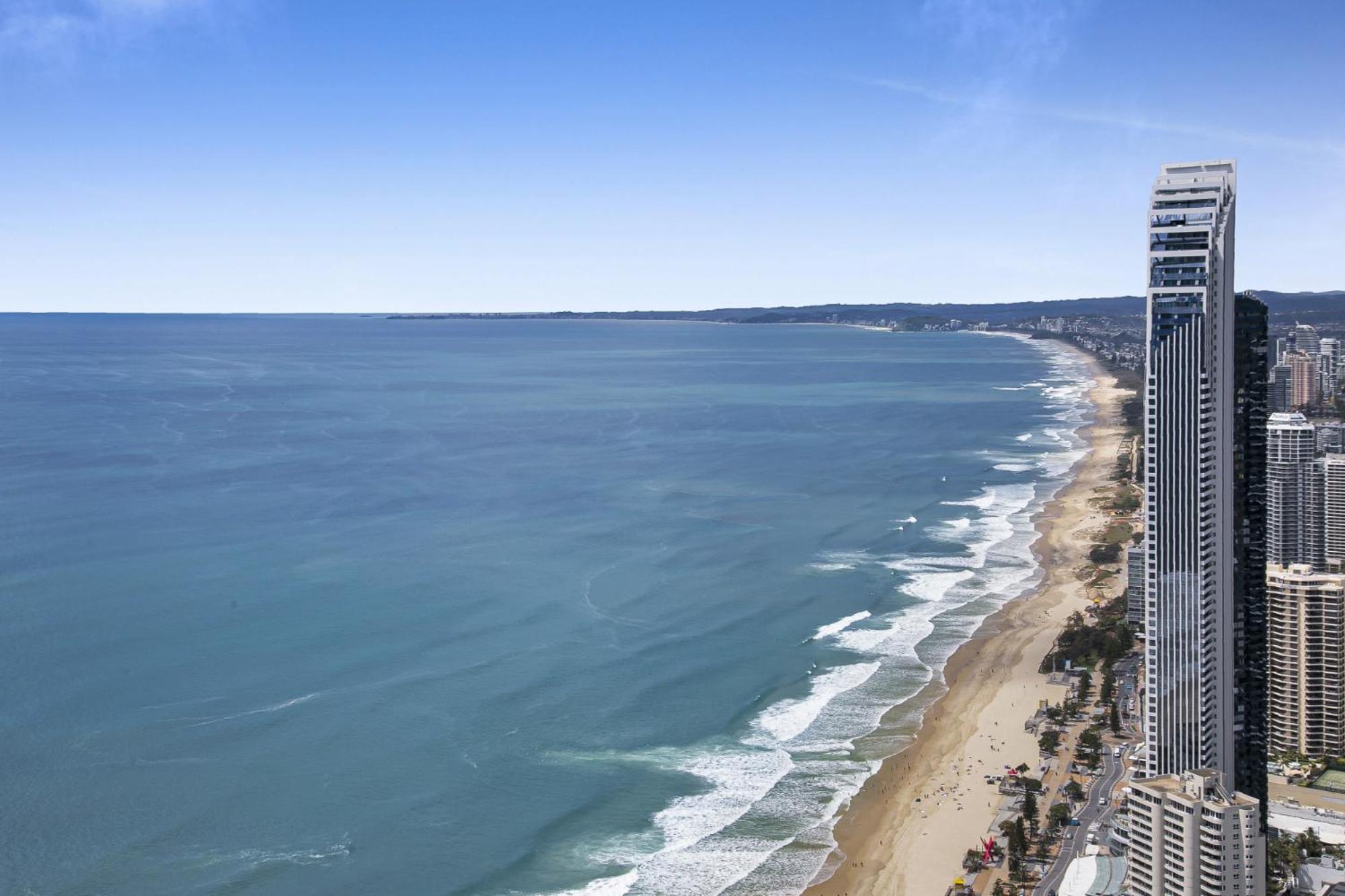 Oceanfront 2-bed With Spectacular View, Pool & Gym Gold Coast