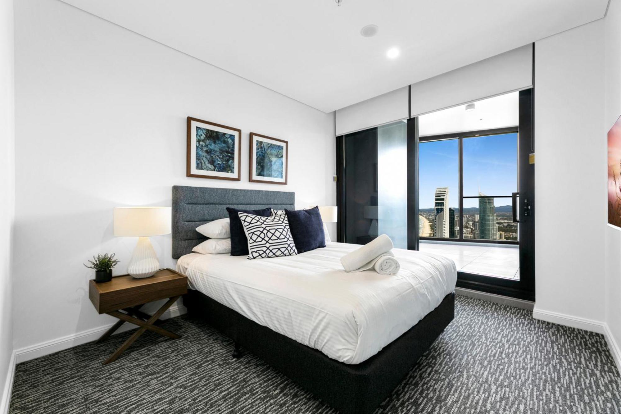 Apartment Oceanfront 2-bed With Spectacular View, Pool & Gym